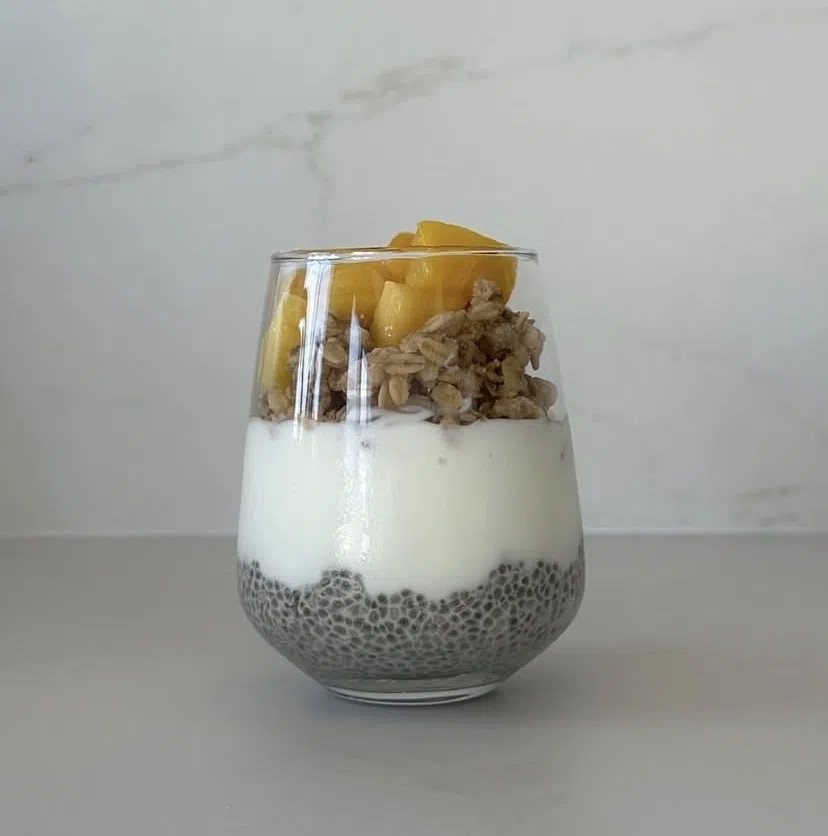 chiapudding met yoghurt en fruit